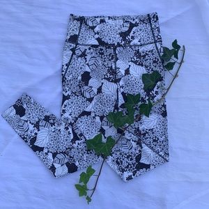 NWOT n Brand Floral 3/4 Leggings